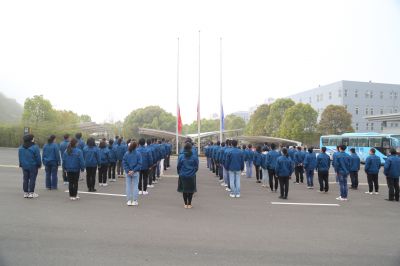 2003网站太阳集团医药举行周年庆升旗仪式及宣誓运动！
